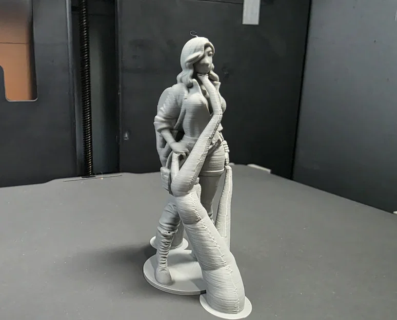 Mô hình nữ thợ cơ khí (Female Mechanic Figurine) - Image 6