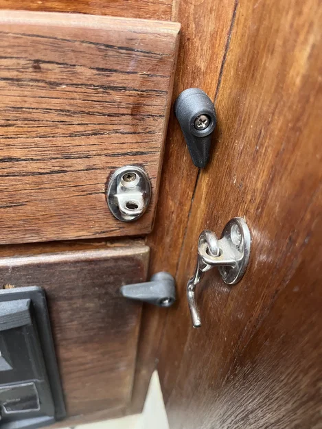 Khóa xoay an toàn kiểu máy bay cho tủ và ngăn kéo trên thuyền buồm - Image 3