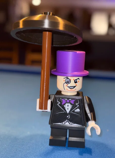 Mô hình DC Comics Penguin Brick MegaFigure (Tỉ lệ 5:1) - Image 1