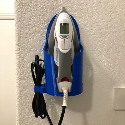 Giá treo bàn ủi gắn tường tích hợp kẹp giữ dây điện