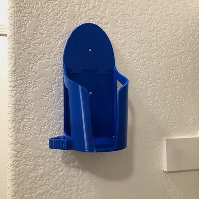 Giá treo bàn ủi gắn tường tích hợp kẹp giữ dây điện