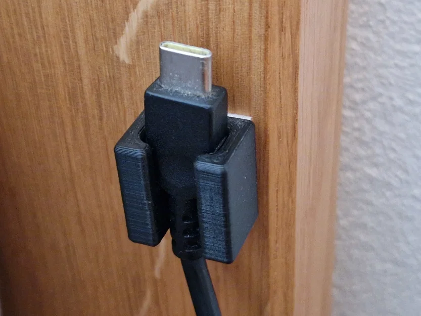 Giá treo cáp USB-C dán tường tiện lợi, không cần khoan - Image 1