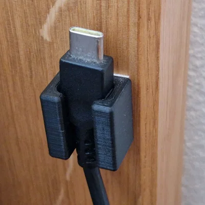 Giá treo cáp USB-C dán tường tiện lợi, không cần khoan