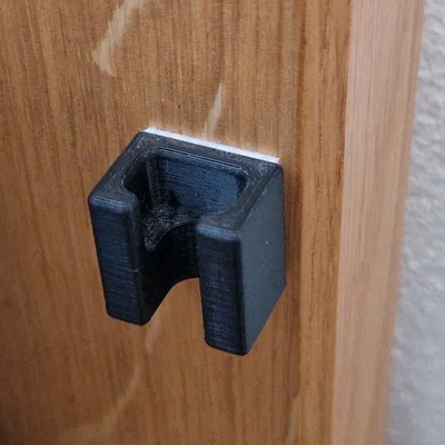 Giá treo cáp USB-C dán tường tiện lợi, không cần khoan