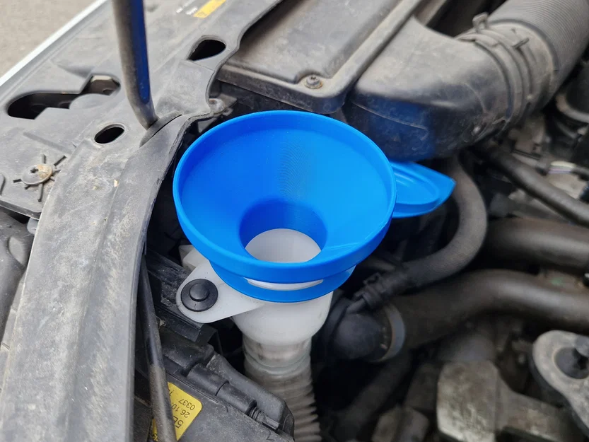 Phễu châm nước rửa kính 3D tiện dụng cho Skoda Octavia 3 - Image 1