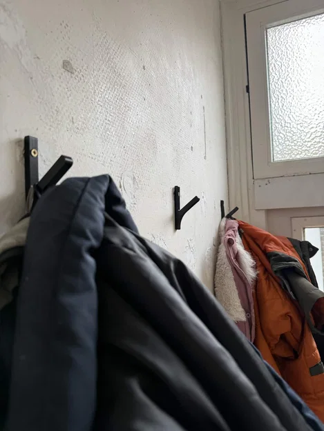 Móc treo quần áo tối giản, chắc chắn cho mọi không gian - Image 1