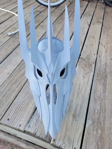 Mô hình mũ giáp Sauron in 3D dành cho fan Lord of the Rings - Image 5
