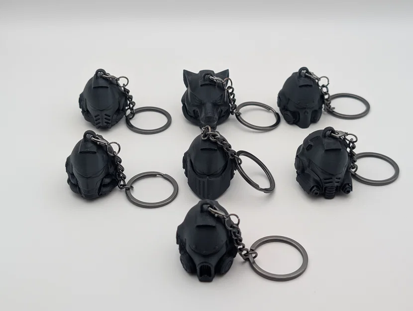 Móc khóa mô hình mũ Space Marine ấn tượng cho fan Warhammer 40k - Image 1