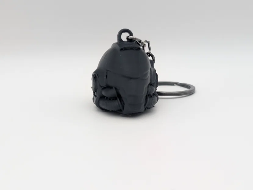 Móc khóa mô hình mũ Space Marine ấn tượng cho fan Warhammer 40k - Image 3