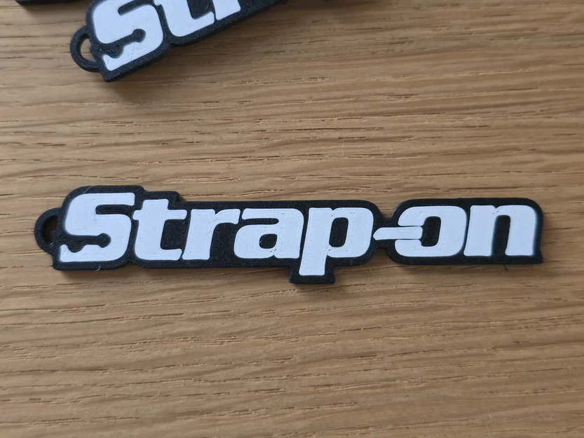 Móc khóa Strap-On độc đáo - Image 1