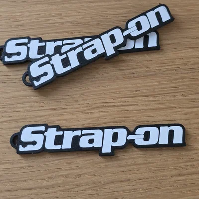 Móc khóa Strap-On độc đáo