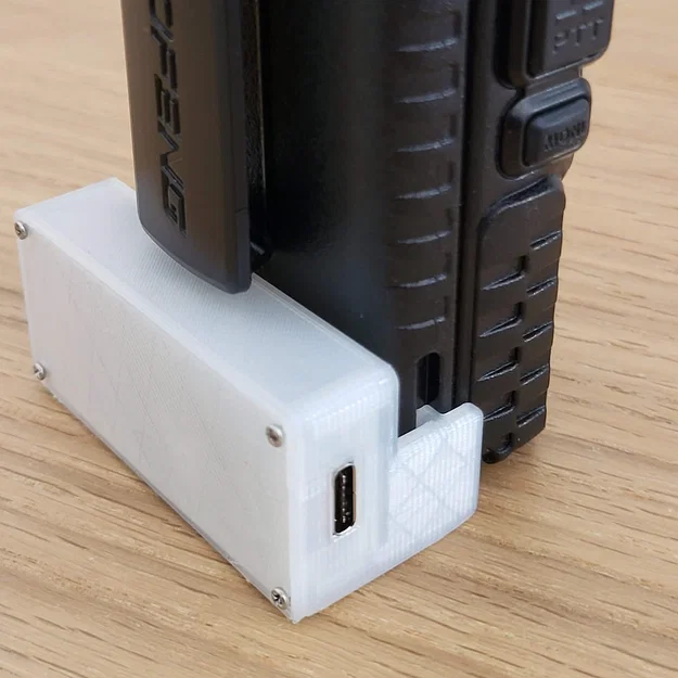 Bộ sạc USB-C cầm tay cho bộ đàm BaoFeng UV-5R - Image 1