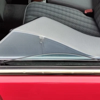 Nắp che bộ hỗ trợ dây an toàn cho Mercedes Benz C124