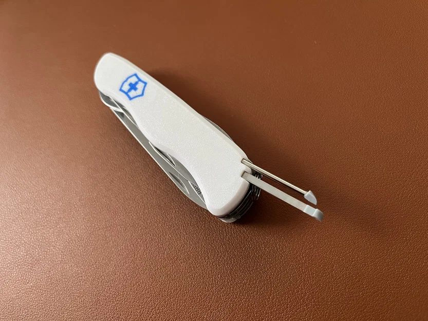 Ốp tay cầm Victorinox Plus (111mm) tích hợp khe bút bi - Image 1