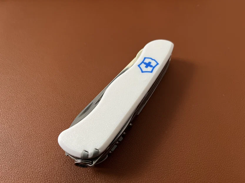 Ốp tay cầm Victorinox Plus (111mm) tích hợp khe bút bi - Image 3