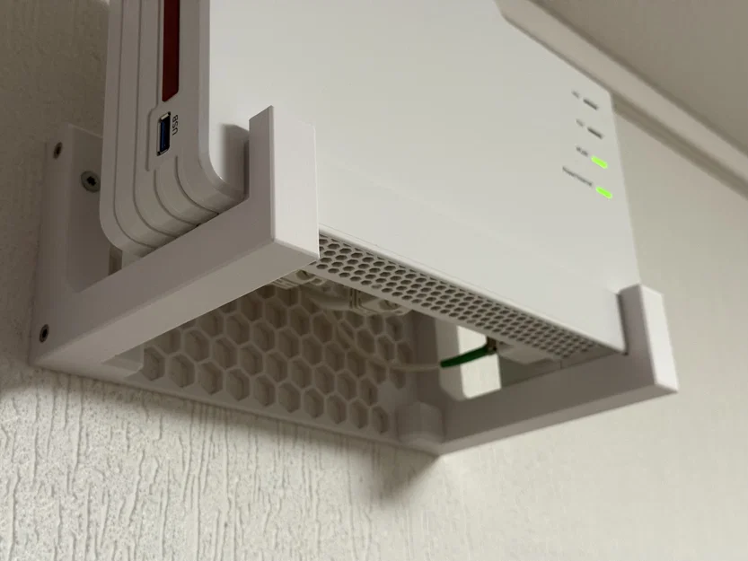 Giá treo tường FRITZ!Box 5690 Pro - Tích hợp Heat Set Inserts - Image 6