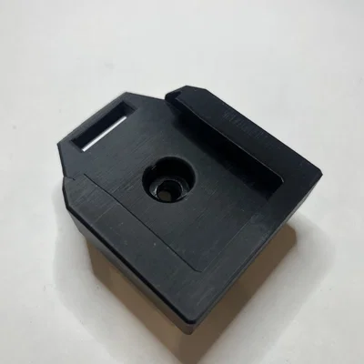 Ngàm gắn pin Parkside lên hộp dụng cụ Qbrick