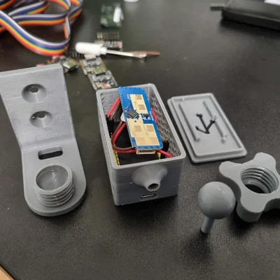 Vỏ hộp cho ESP32 38 chân + LD2450 có khớp điều chỉnh