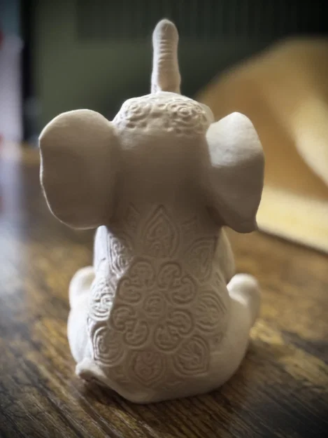 Tượng chú voi ngồi với họa tiết hoa văn tinh xảo - Image 2