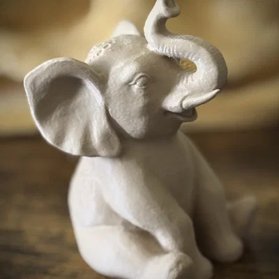 Tượng chú voi ngồi với họa tiết hoa văn tinh xảo