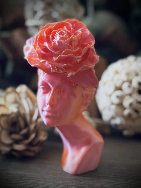 Tượng bán thân Người phụ nữ cài hoa lớn - Image 2