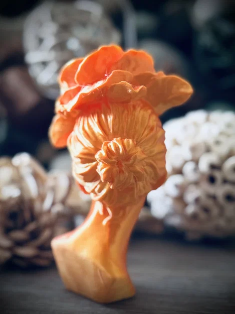 Tượng bán thân Người phụ nữ cài hoa lớn - Image 3