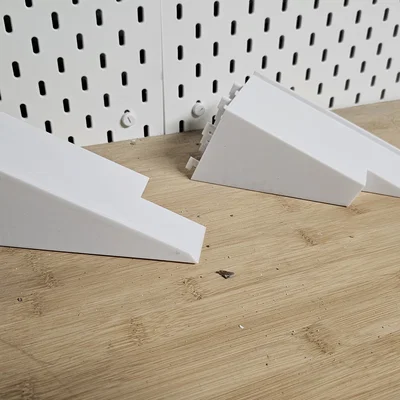 Giá treo máy cưa đĩa Ryobi cho bảng Ikea Skadis