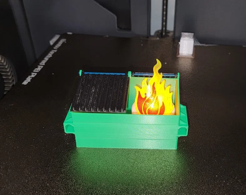 Mô hình thùng rác để bàn (Dumpster Fire) vui nhộn cho người làm việc - Image 1