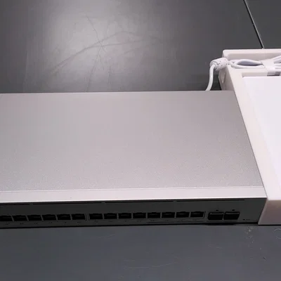 Bộ khung gắn tủ Rack cho UniFi Pro Max 16 và PoE chuyên nghiệp