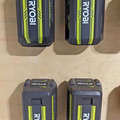 Giá treo pin Ryobi 40V chắc chắn