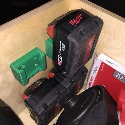 Giá treo pin Milwaukee M18 - Không cần support
