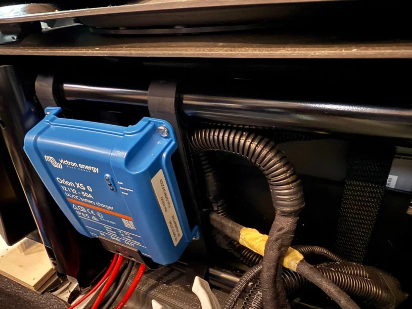 Giá đỡ lắp đặt dưới ghế cho xe RV dòng Ducato - Image 1