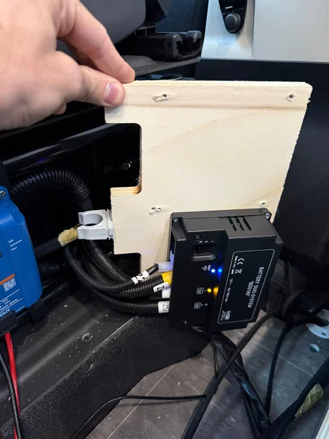 Giá đỡ lắp đặt dưới ghế cho xe RV dòng Ducato - Image 2