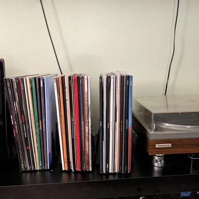 Giá Đựng Đĩa Than (Vinyl Record Holder)