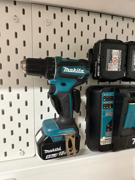 Giá treo máy khoan Makita DDF485 cho bảng Skadis - Image 1