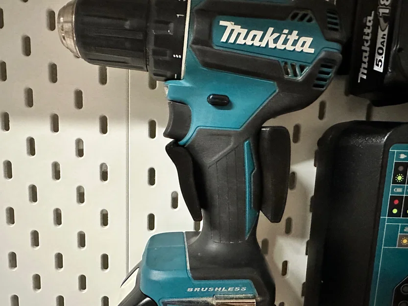 Giá treo máy khoan Makita DDF485 cho bảng Skadis - Image 2
