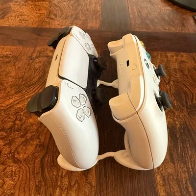 Giá đỡ tay cầm chơi game đa năng cho PS5 và Xbox