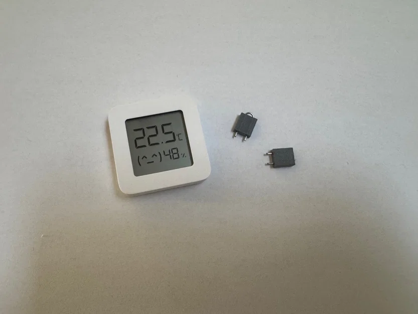 Dụng cụ hỗ trợ reset nhiệt ẩm kế Xiaomi Mijia LYWSD03MMC (Zigbee) - Image 2