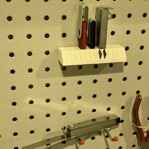Giá treo USB và thẻ nhớ Micro-SD cho bảng Pegboard - Image 1