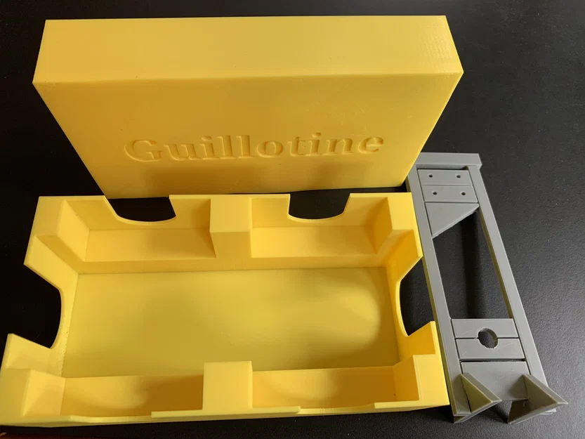 Guillotine -- Hộp đựng & tổ chức thẻ bài kèm mô hình máy chém nâng cấp - Image 2