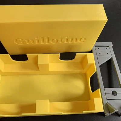 Guillotine -- Hộp đựng & tổ chức thẻ bài kèm mô hình máy chém nâng cấp