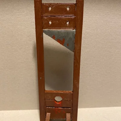 Guillotine -- Hộp đựng & tổ chức thẻ bài kèm mô hình máy chém nâng cấp
