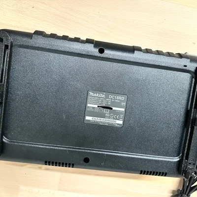 Giá treo Skadis cho bộ sạc Makita DC18RD