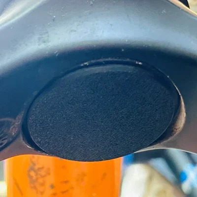 Giá đỡ AirTag gắn phuộc xe đạp MTB (34mm/35mm/36mm/38mm)