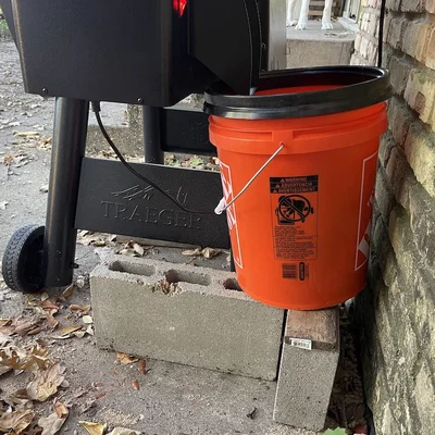 Máng dẫn hạt Traeger Pellet Chute