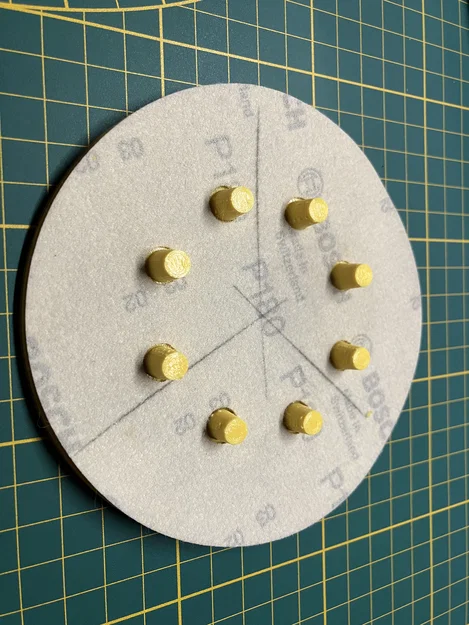 Dụng cụ hỗ trợ dán đĩa chà nhám (Orbital sander disk applicator) - Image 2