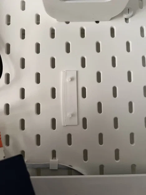 Giá treo Switch mạng Netgear 5 cổng lên bảng Ikea Skadis - Image 1