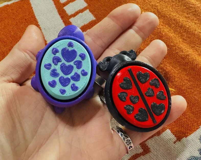 Mô hình đồ chơi Love Bug Fidget Clicker - Image 4