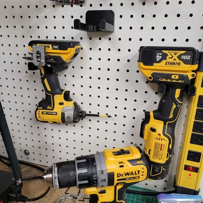 Giá treo máy khoan Dewalt hệ Peglock của Sy