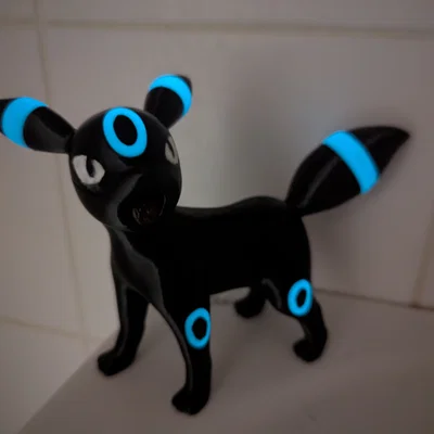 Mô hình Pokemon Umbreon phát sáng đã được chia nhỏ